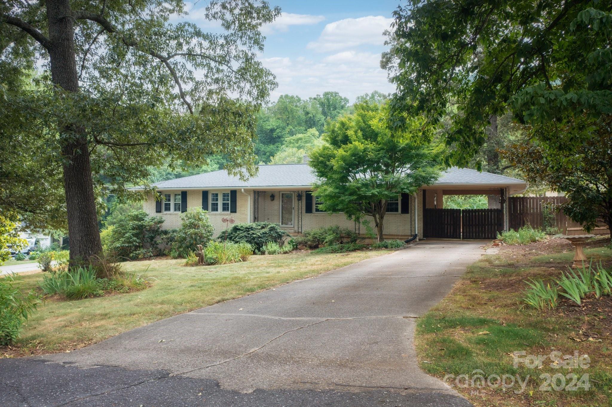 27 Rhododendron Circle Asheville NC 28805