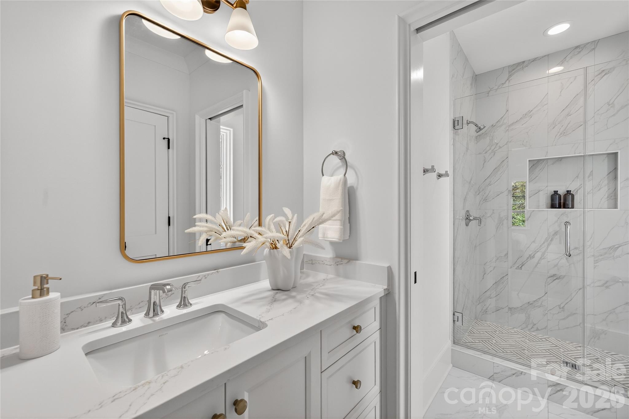 914 Edinburgh Lane Charlotte NC 28209