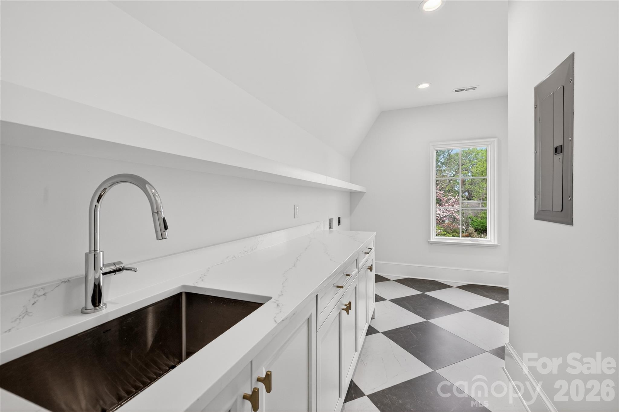 914 Edinburgh Lane Charlotte NC 28209
