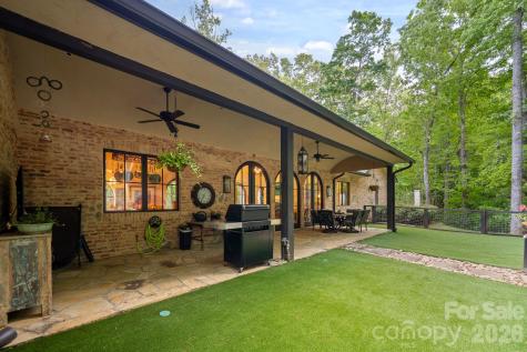959 & 957 Dave Whitaker Road Horse Shoe NC 28742