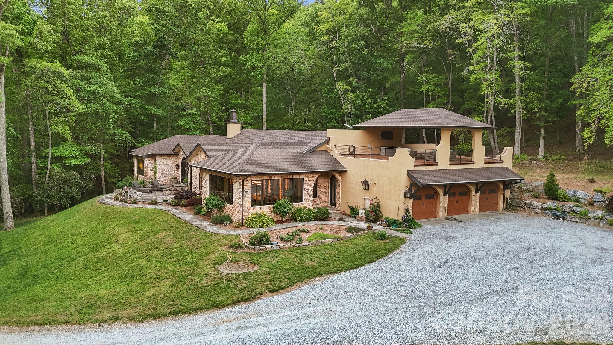 959 & 957 Dave Whitaker Road Horse Shoe NC 28742