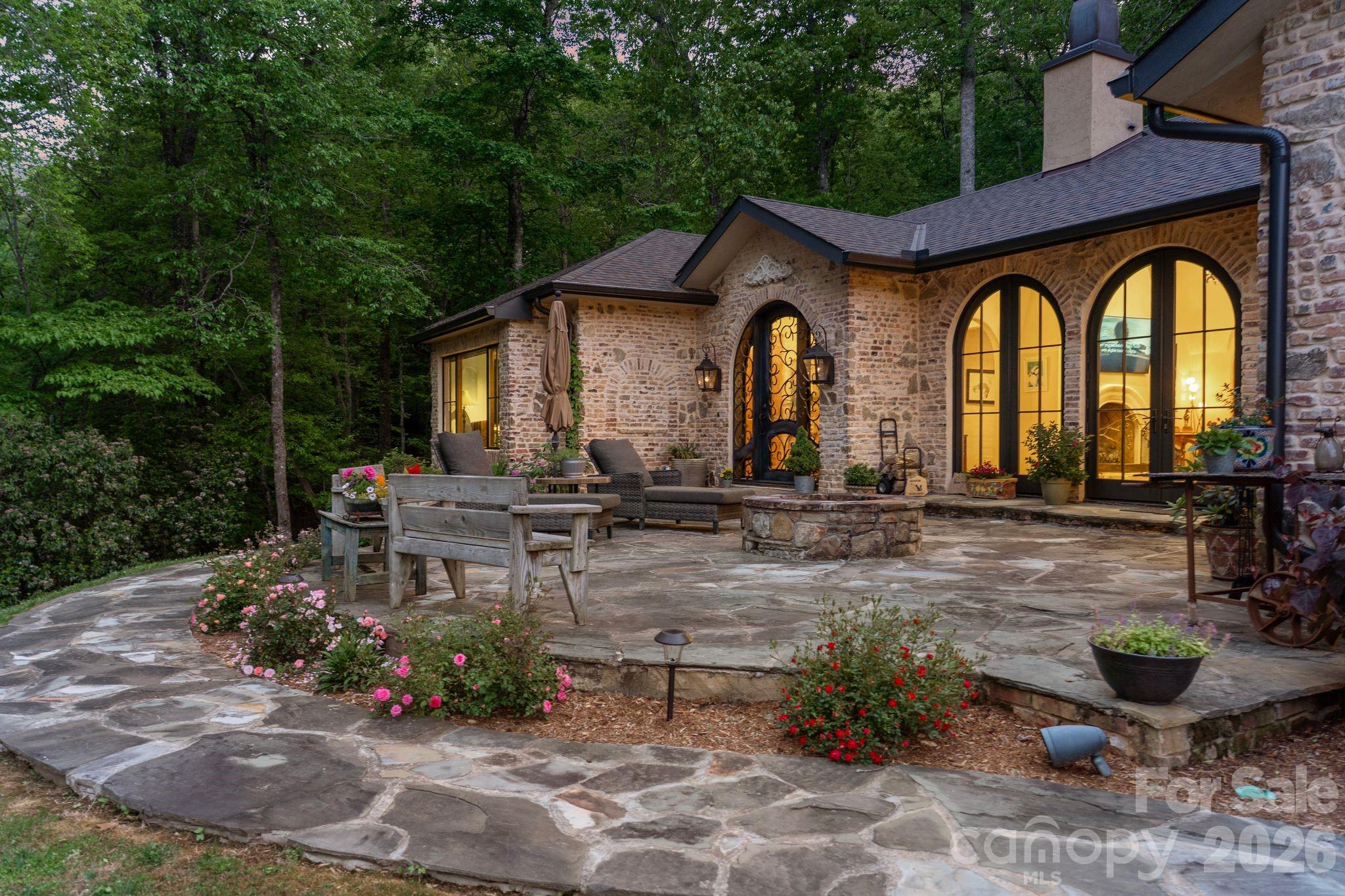 959 & 957 Dave Whitaker Road Horse Shoe NC 28742