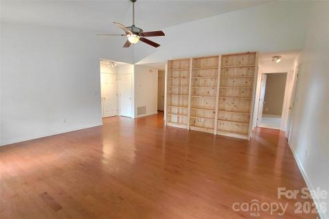 1016 Thorncrest Drive Fletcher NC 28732