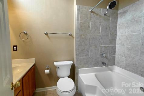 1016 Thorncrest Drive Fletcher NC 28732