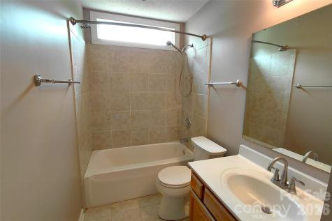 1016 Thorncrest Drive Fletcher NC 28732