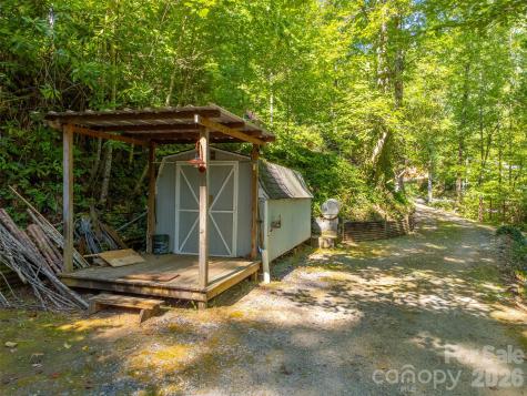 283 Briggs Cove Road Robbinsville NC 28771