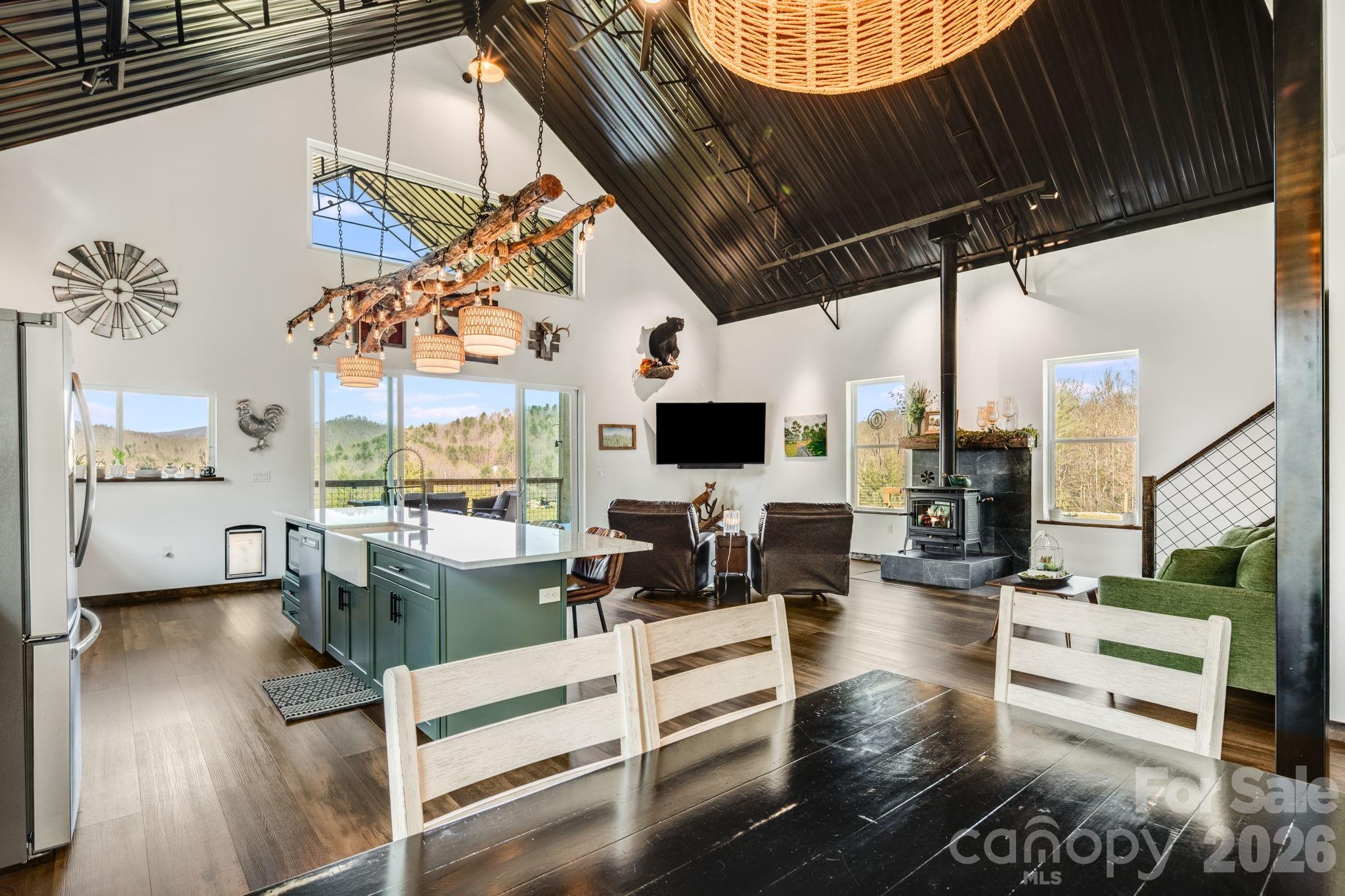 4530 Double Island Road Green Mountain NC 28740