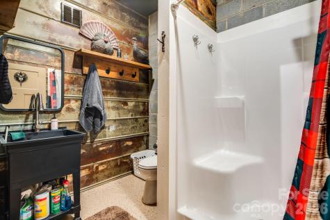 4530 Double Island Road Green Mountain NC 28740