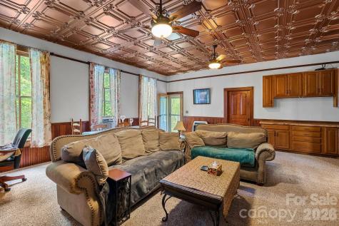 305 Ficker Circle Hendersonville NC 28739