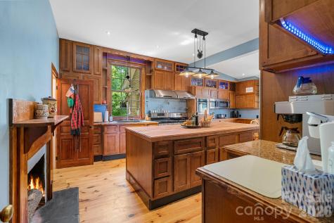 305 Ficker Circle Hendersonville NC 28739