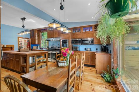 305 Ficker Circle Hendersonville NC 28739