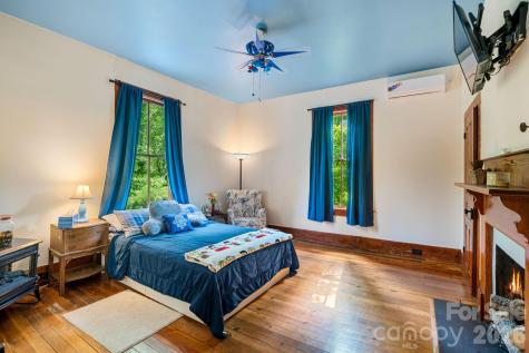 305 Ficker Circle Hendersonville NC 28739