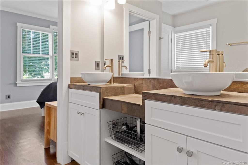 407 Heathcliff Street Charlotte NC 28208