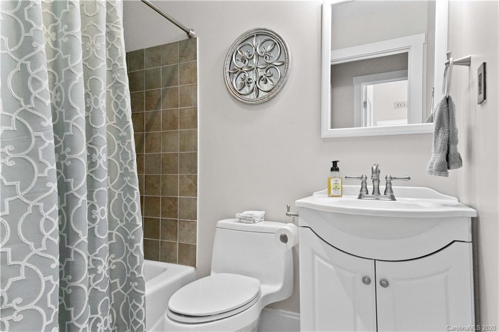 407 Heathcliff Street Charlotte NC 28208