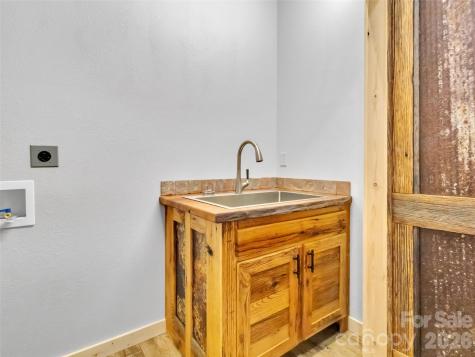 171 Cowtail Cove Clyde NC 28721