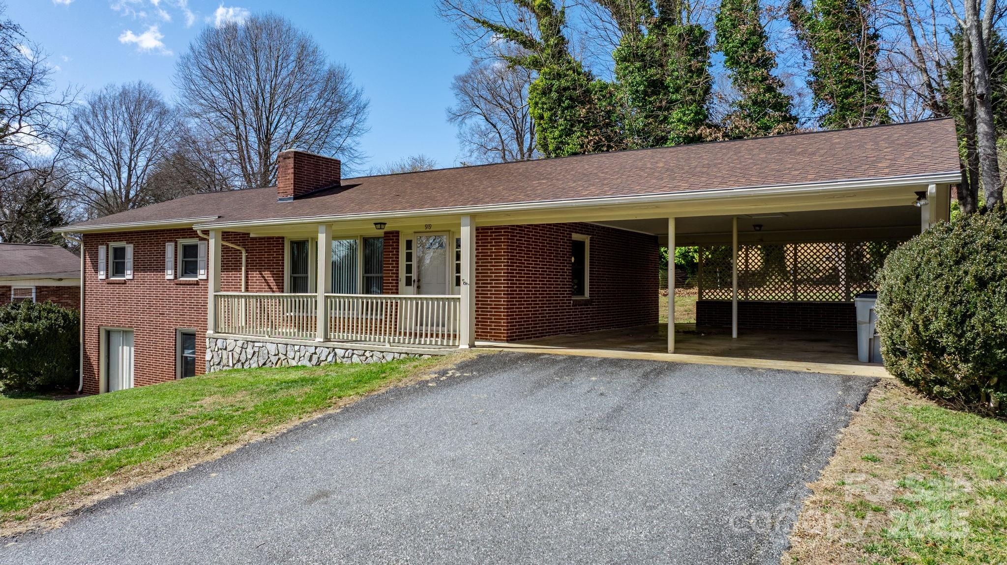 919 Pinecrest Place NE Lenoir NC 28645