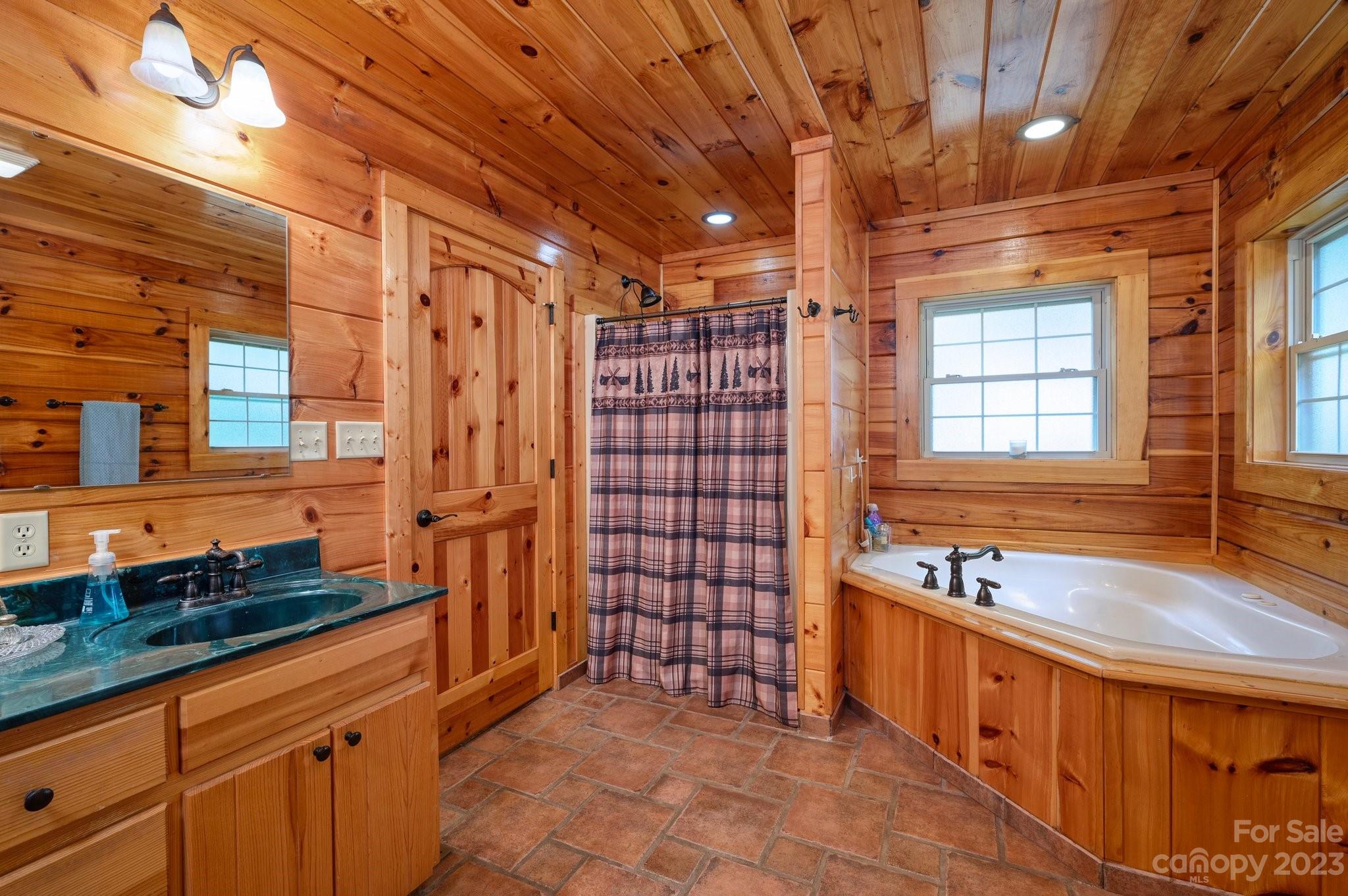 16 N Foothills Drive Mills River NC 28759