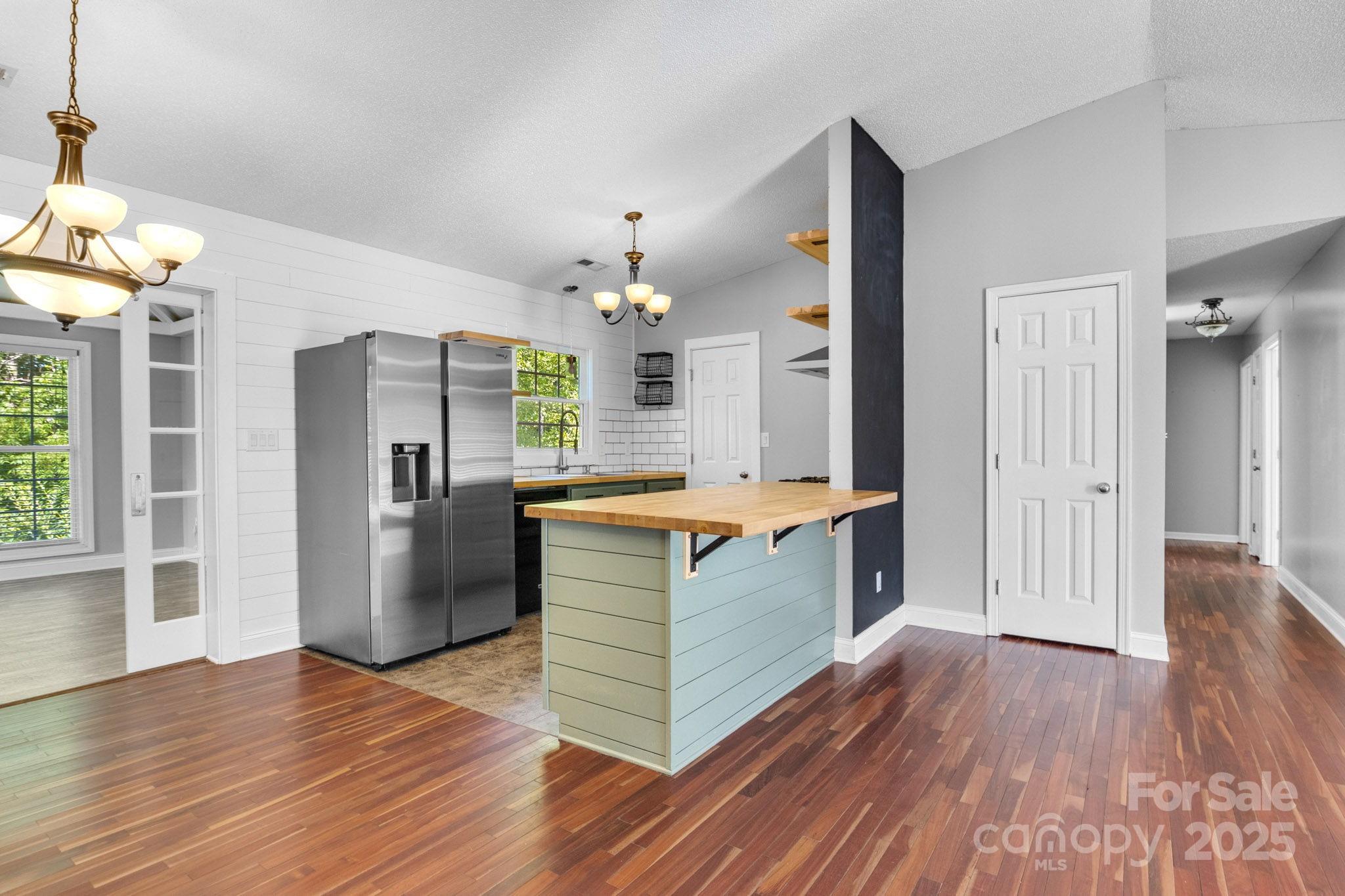 1012 Thorncrest Drive Fletcher NC 28732