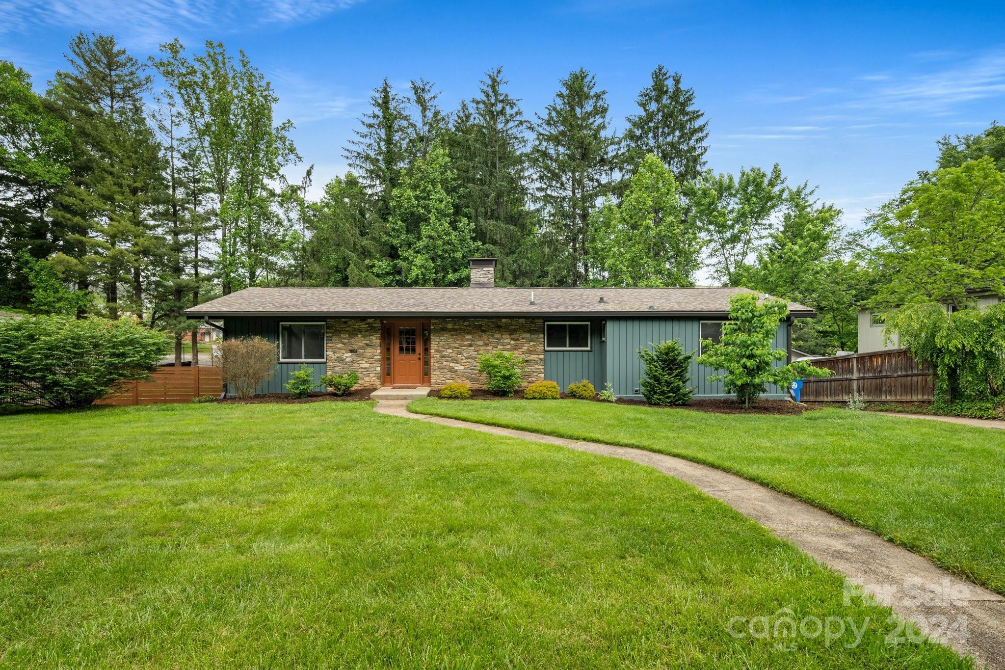 14 Deanwood Circle Asheville NC 28803