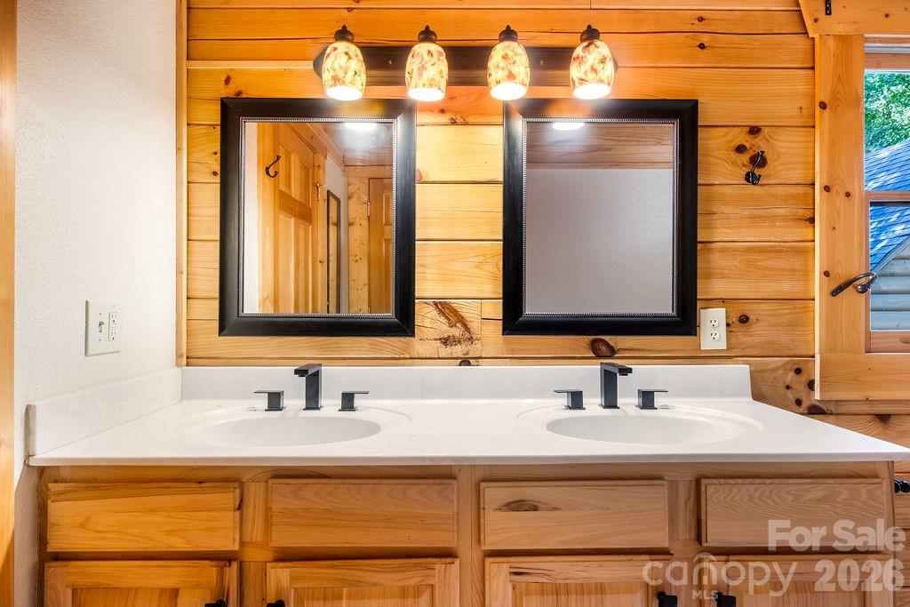 447 Hidden Lake Parkway Nebo NC 28761