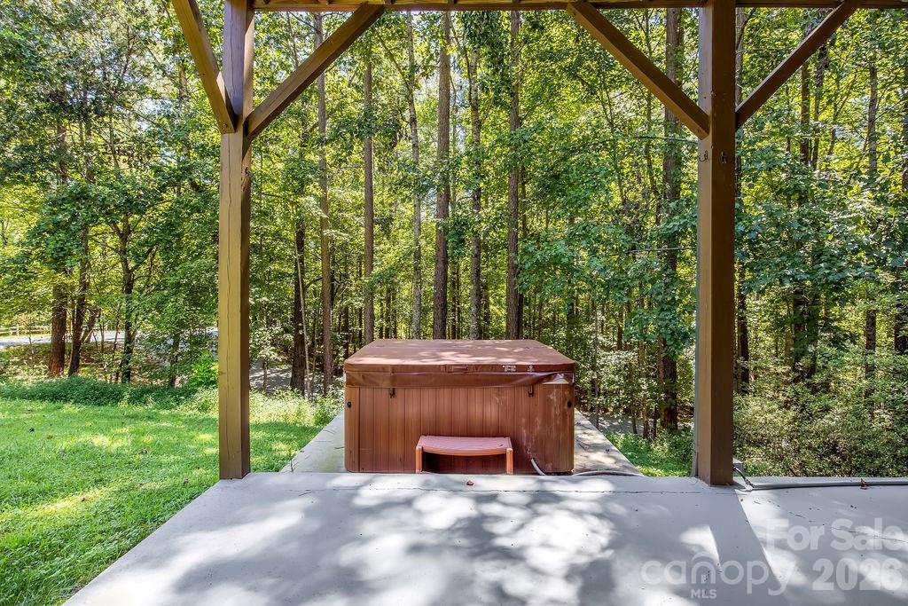 447 Hidden Lake Parkway Nebo NC 28761