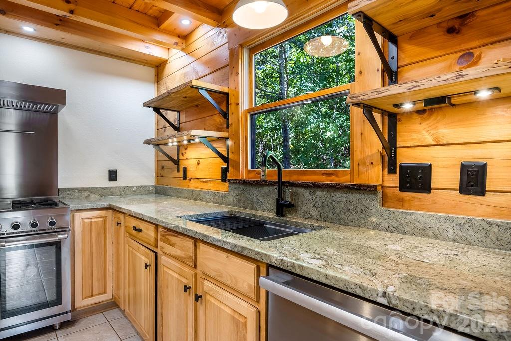 447 Hidden Lake Parkway Nebo NC 28761