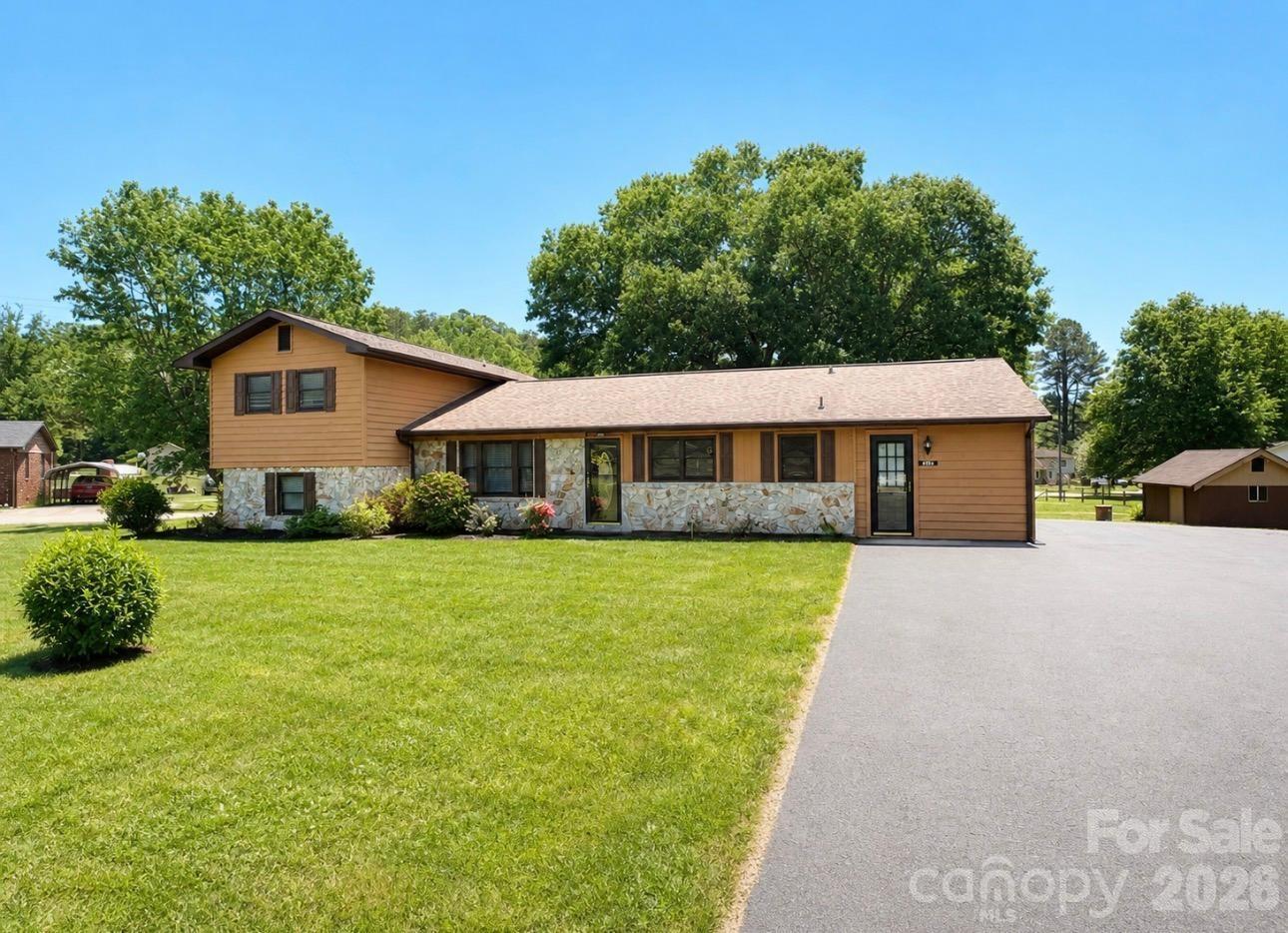 3253 Us 70 Highway W Marion NC 28752