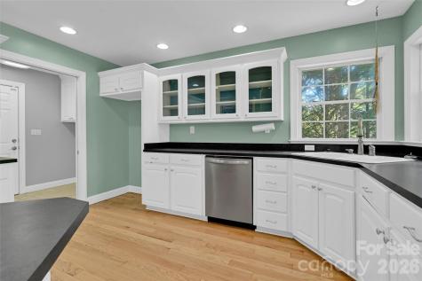 69 N Willow Brook Drive Asheville NC 28806