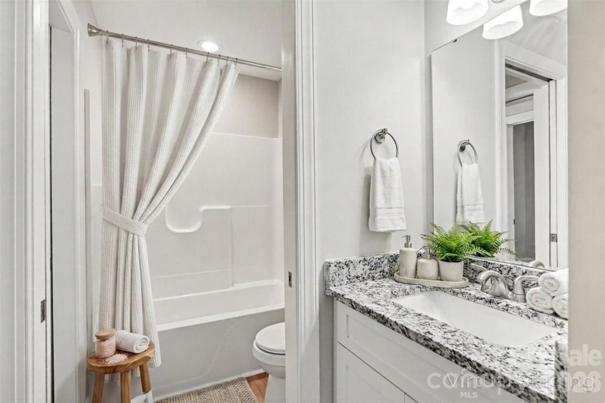 1006 10th Avenue NE Hickory NC 28601