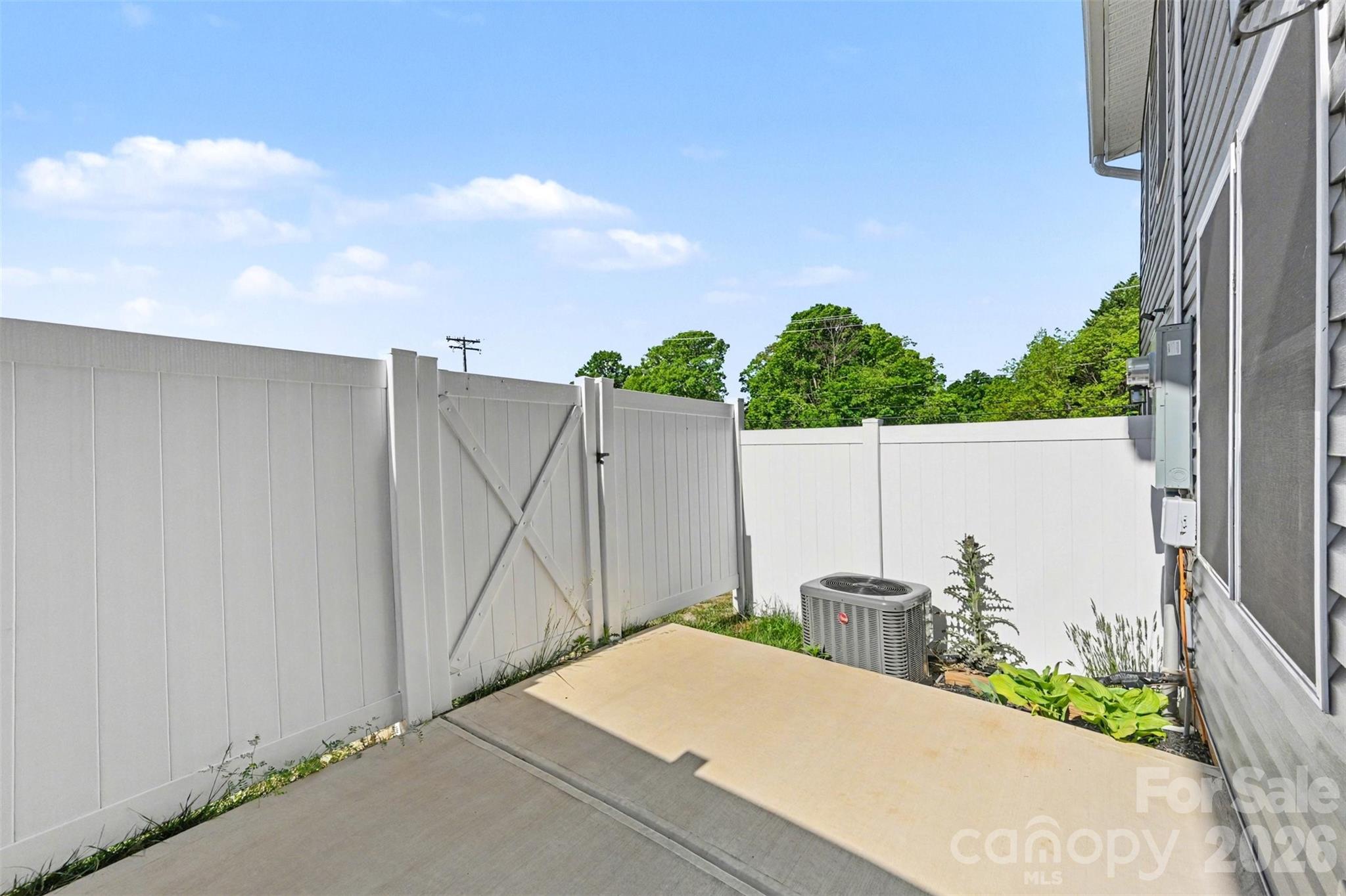 1006 10th Avenue NE Hickory NC 28601