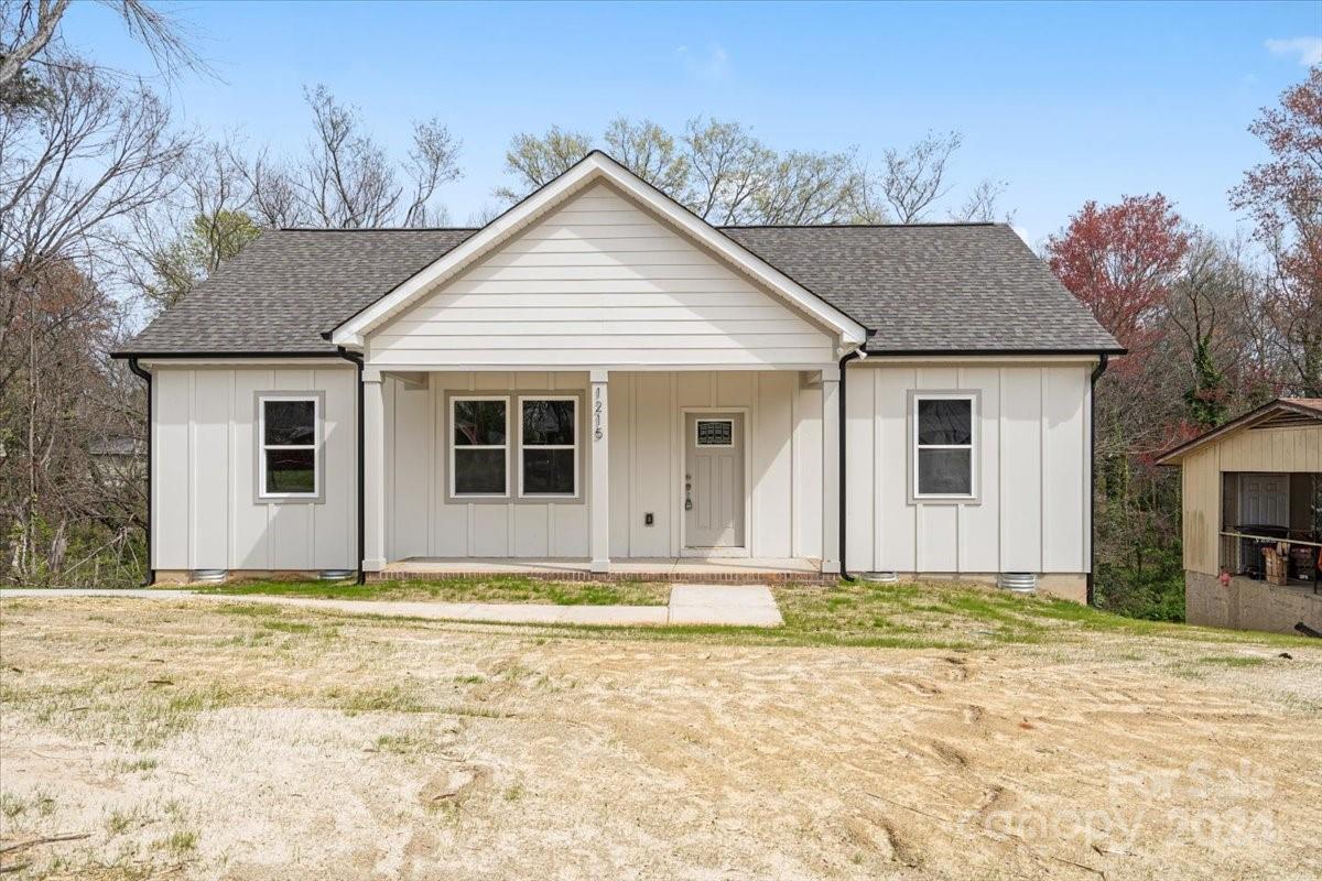1215 Suncrest Avenue Statesville NC 28677