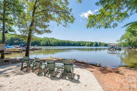 4406 Clos Du Val Road Charlotte NC 28214