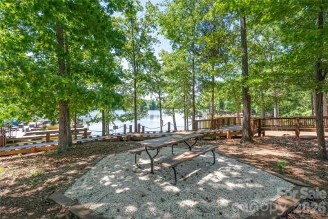 4406 Clos Du Val Road Charlotte NC 28214