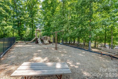 4406 Clos Du Val Road Charlotte NC 28214
