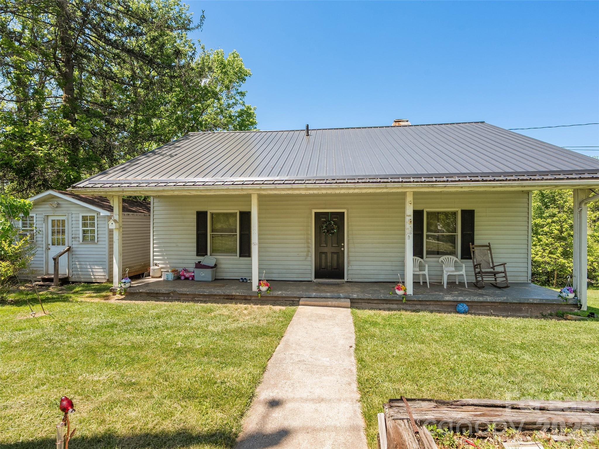 1121 N Canton Road Canton NC 28716