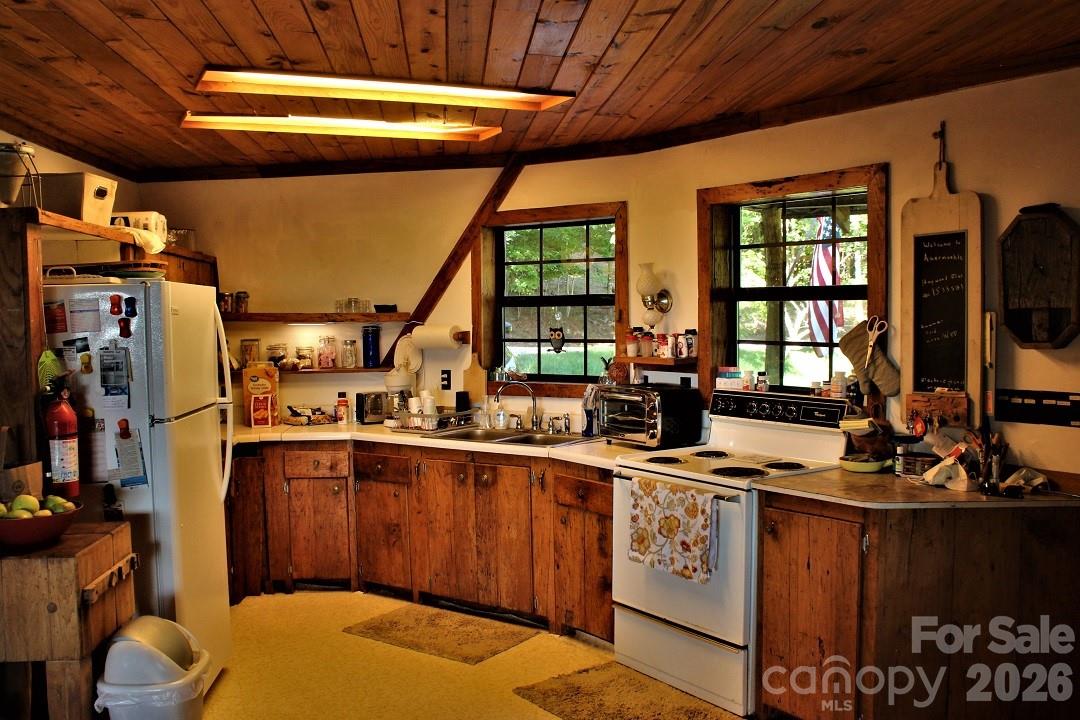 745 Broom Road Tuckasegee NC 28783