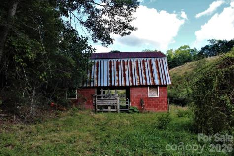 745 Broom Road Tuckasegee NC 28783