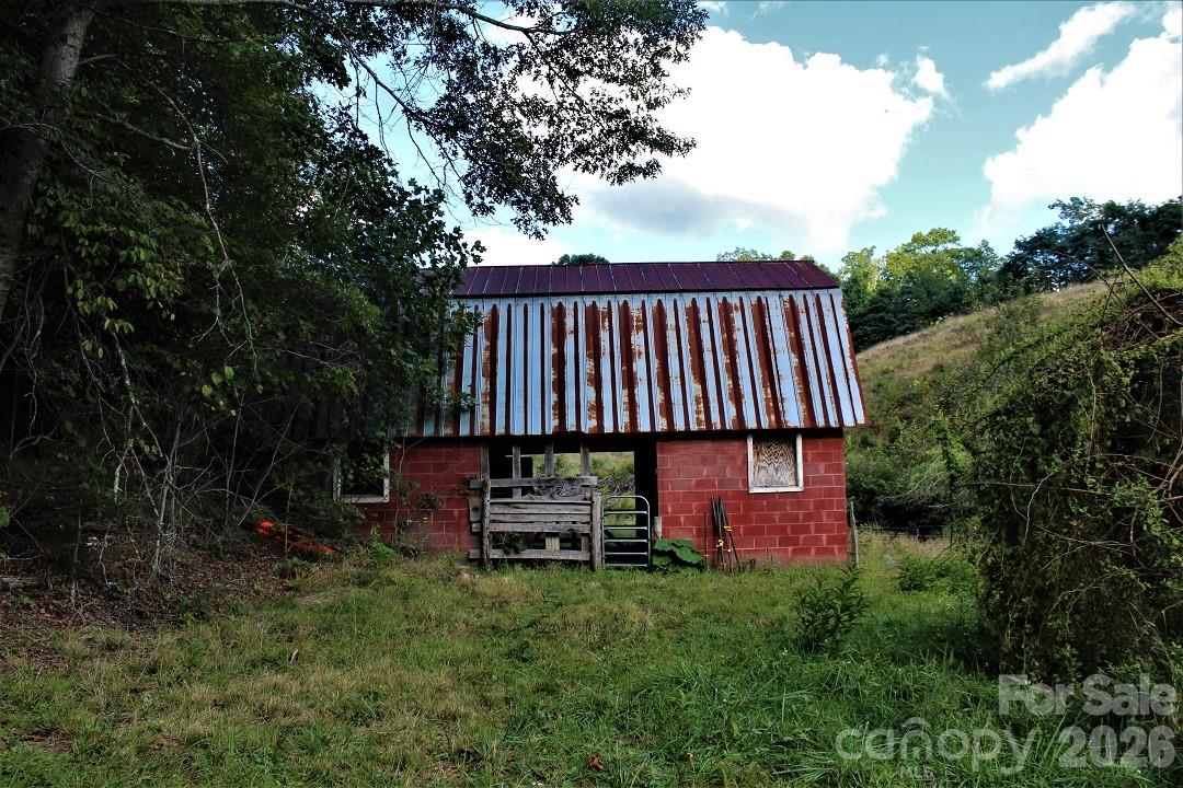 745 Broom Road Tuckasegee NC 28783