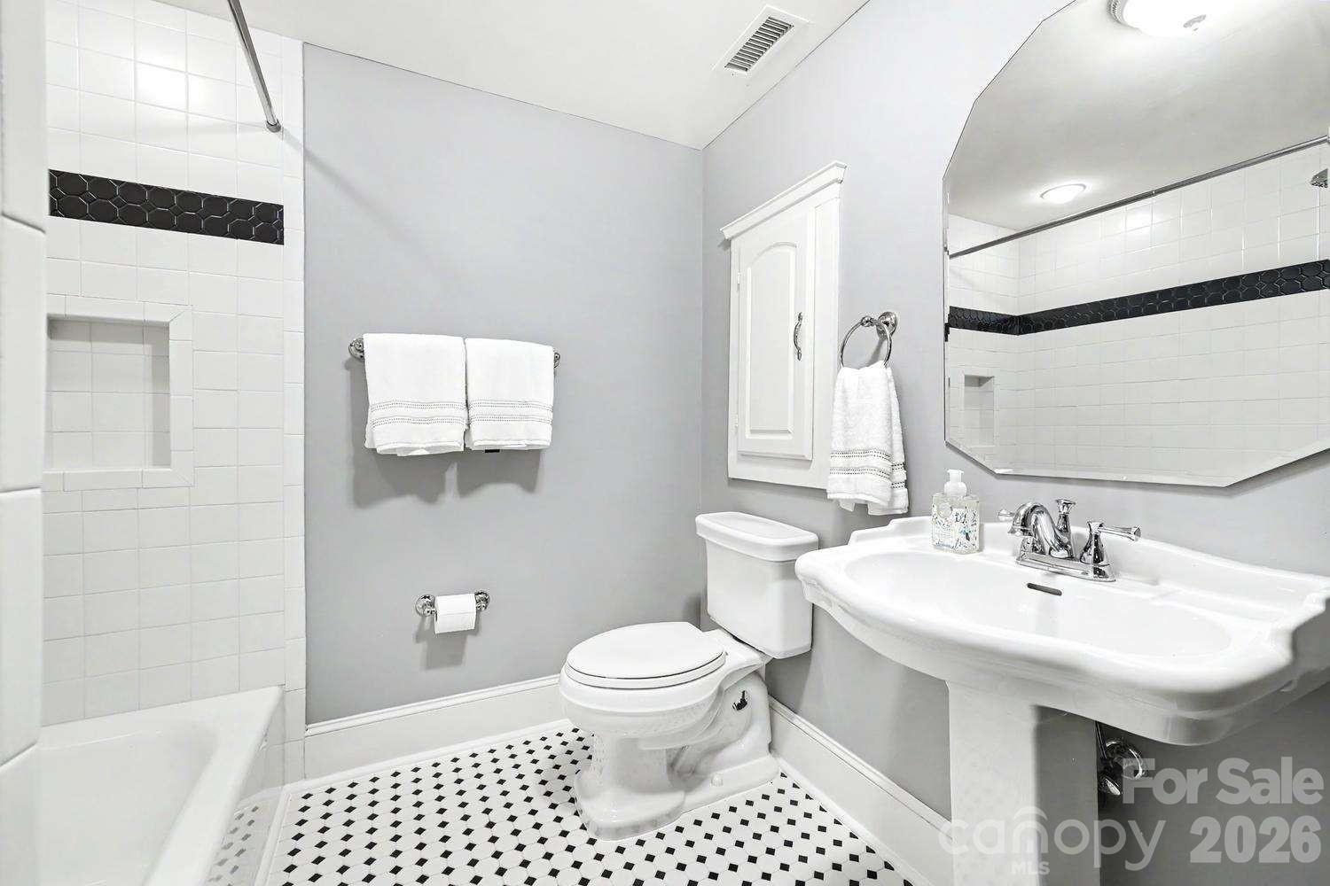 2215 Hassell Place Charlotte NC 28209