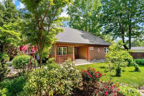 107 5th Street Black Mountain NC 28711