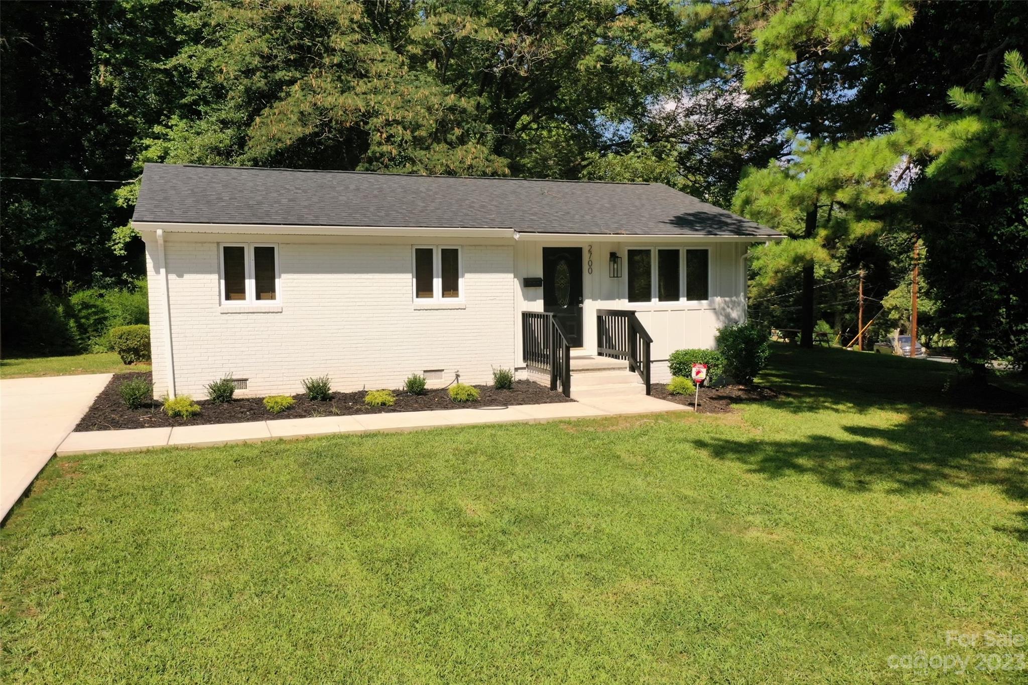 2700 Ravencroft Drive Charlotte NC 28208