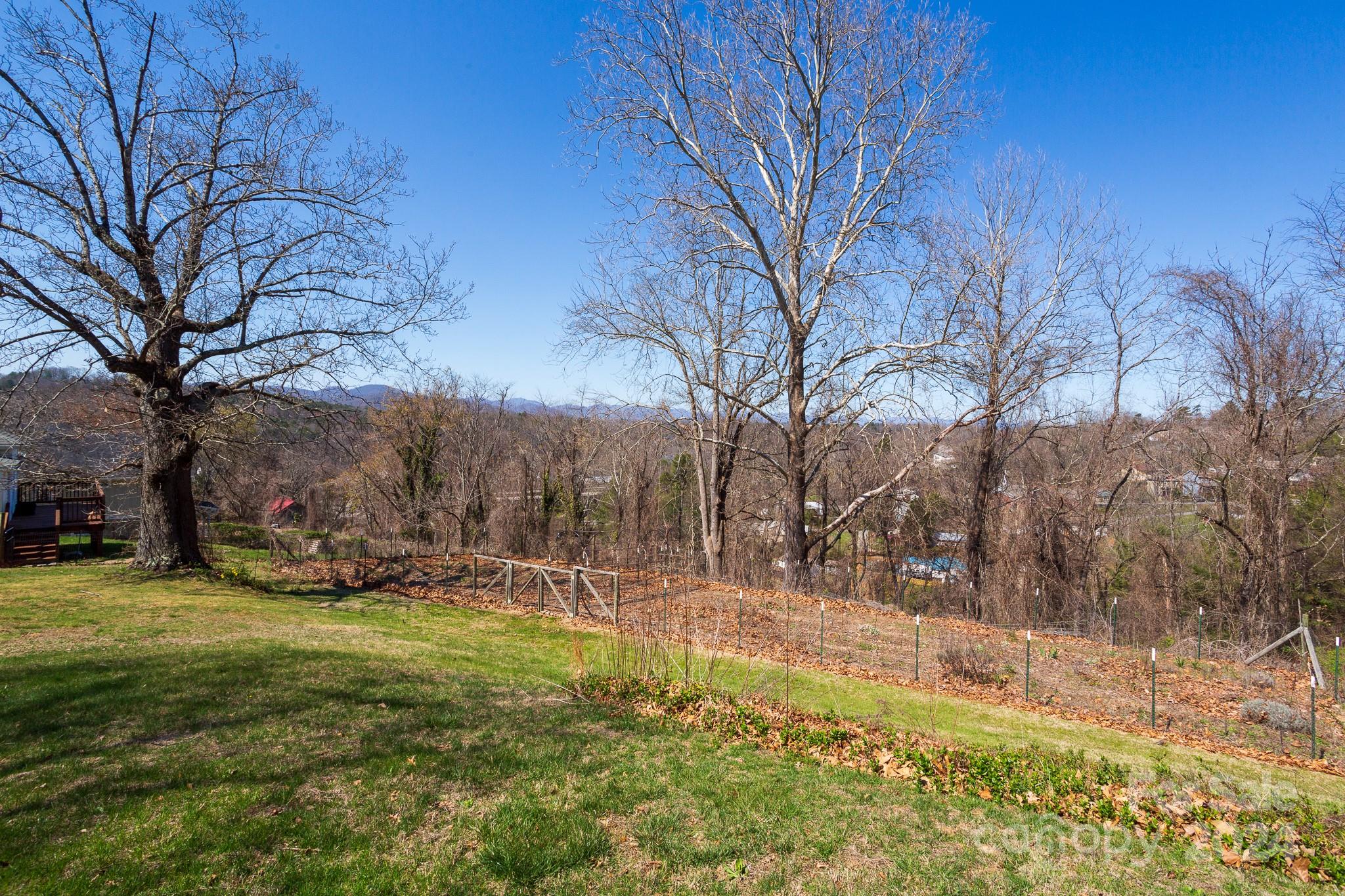 60 Chestnut Ridge Avenue Asheville NC 28804
