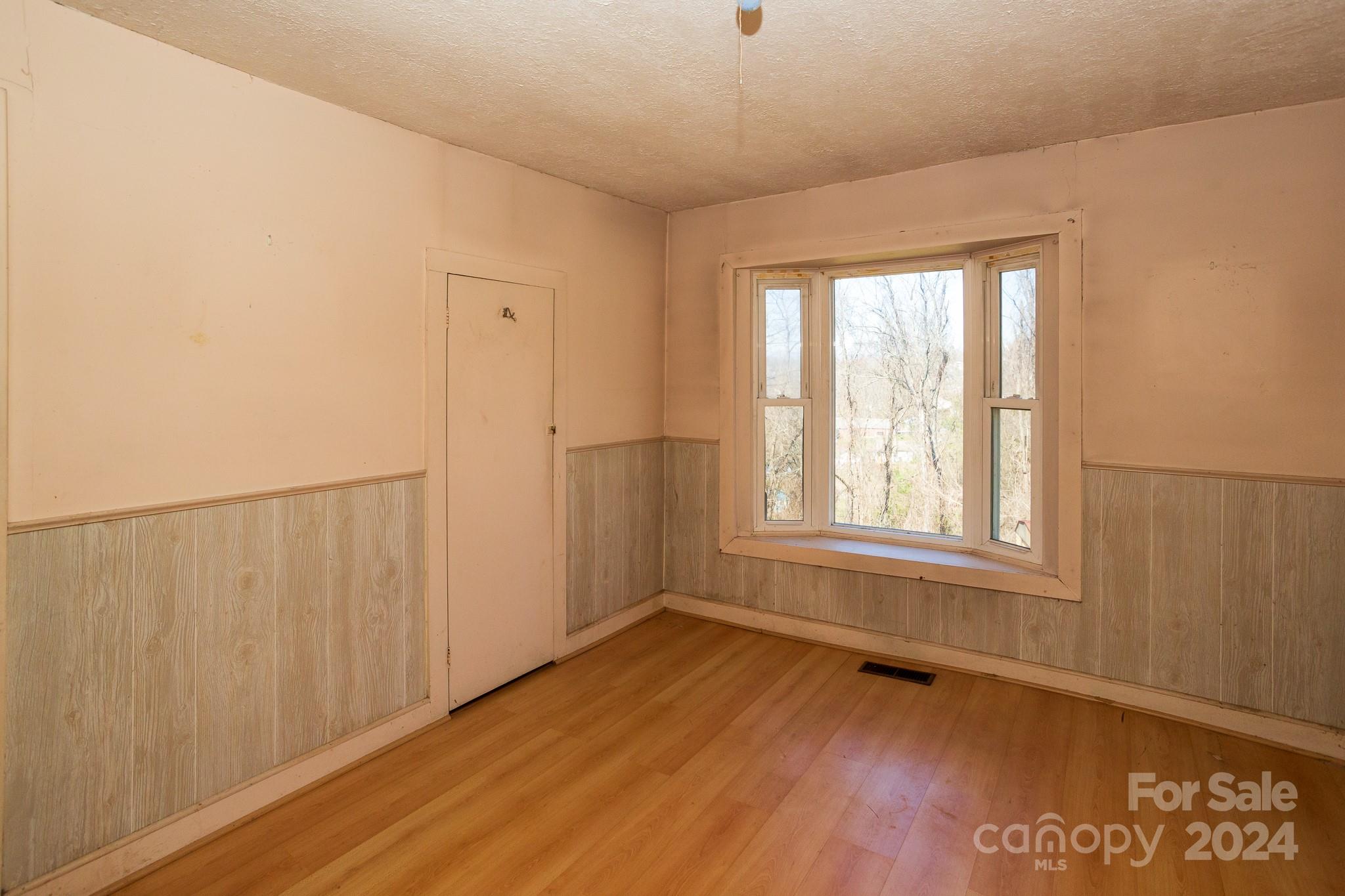 60 Chestnut Ridge Avenue Asheville NC 28804