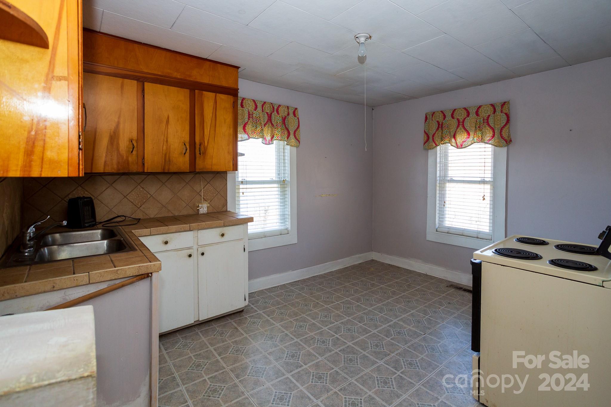 60 Chestnut Ridge Avenue Asheville NC 28804