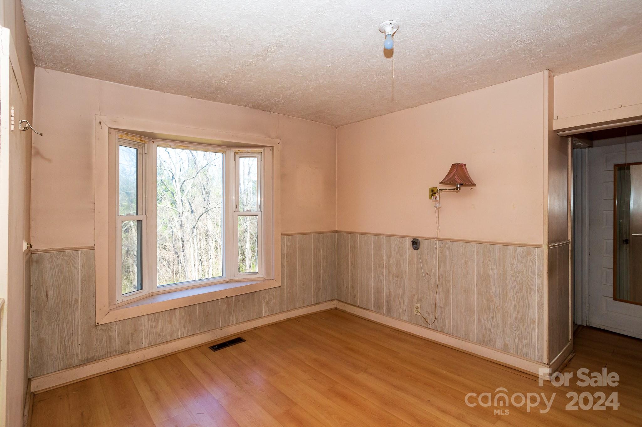 60 Chestnut Ridge Avenue Asheville NC 28804