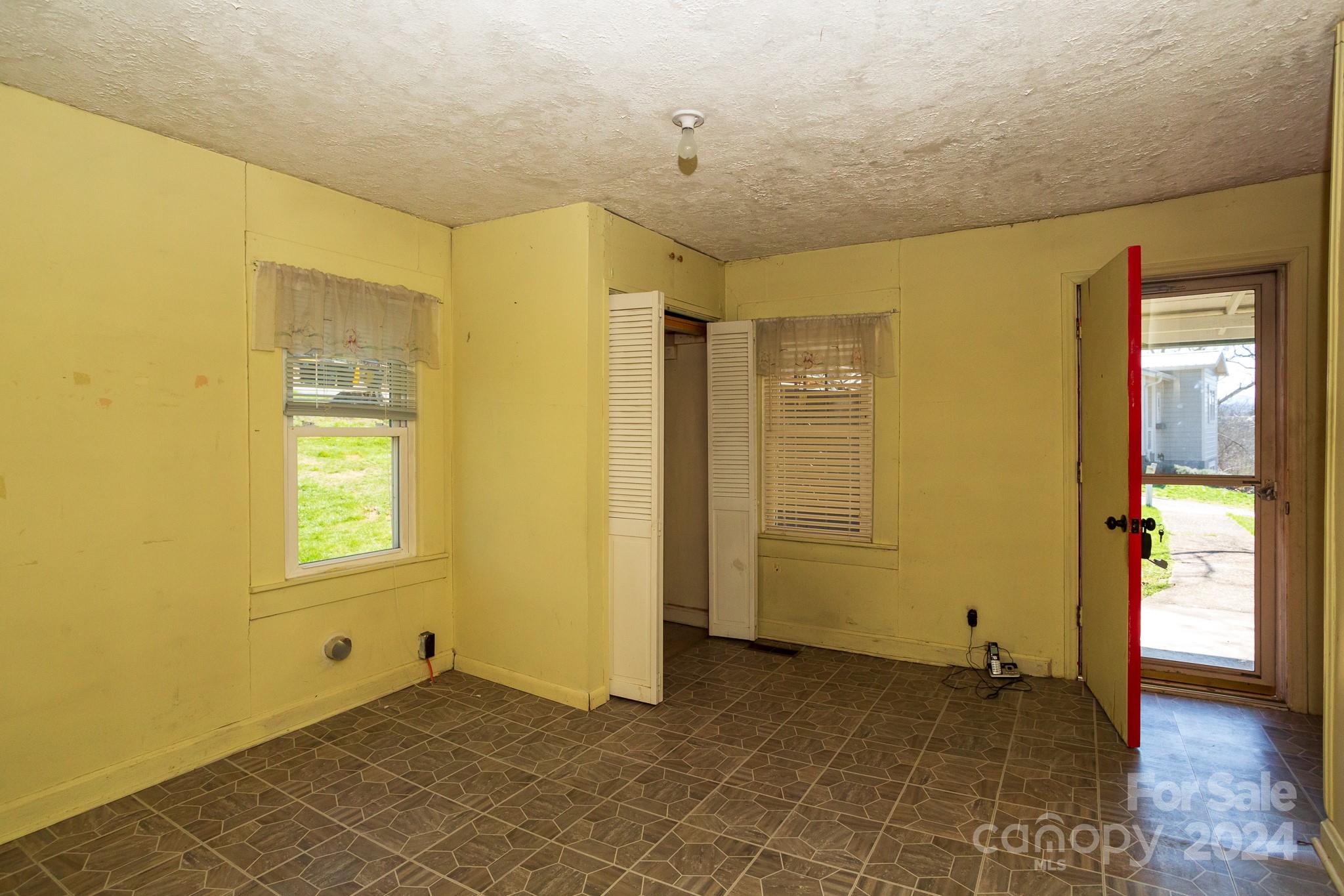 60 Chestnut Ridge Avenue Asheville NC 28804