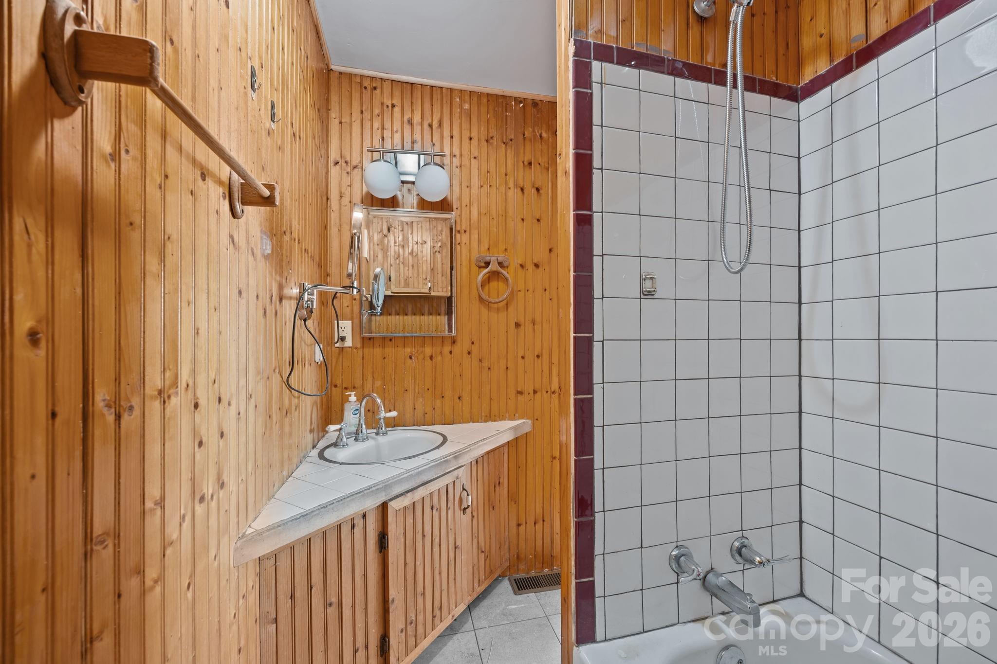 99 Wakefield Drive Hendersonville NC 28792
