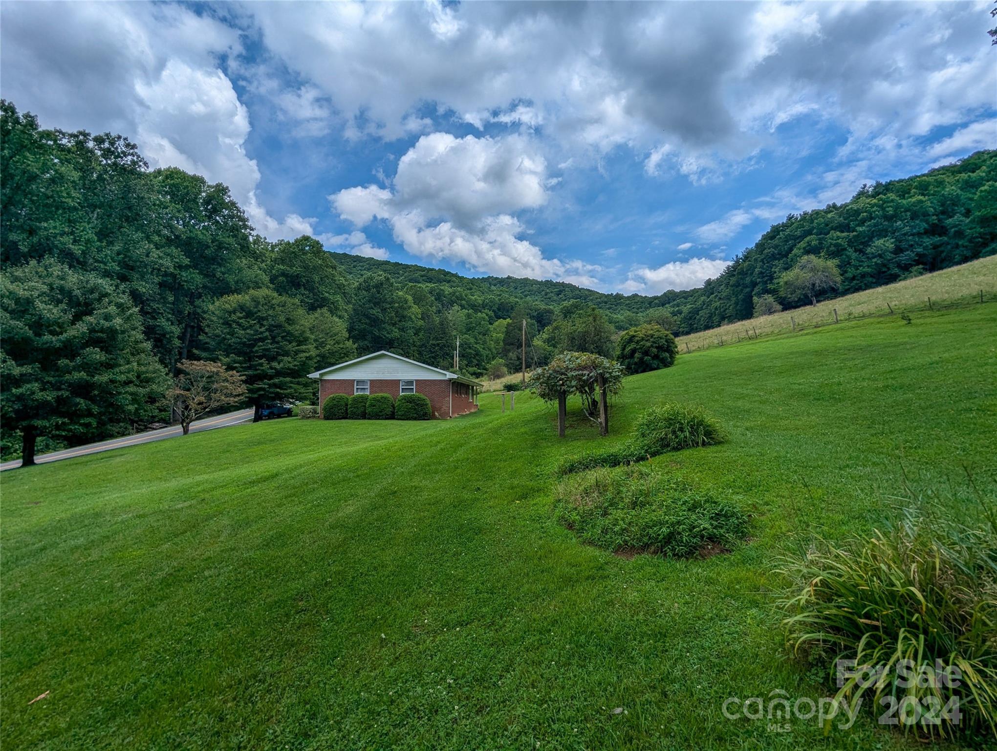 1524 Seven Mile Ridge Road Burnsville NC 28714