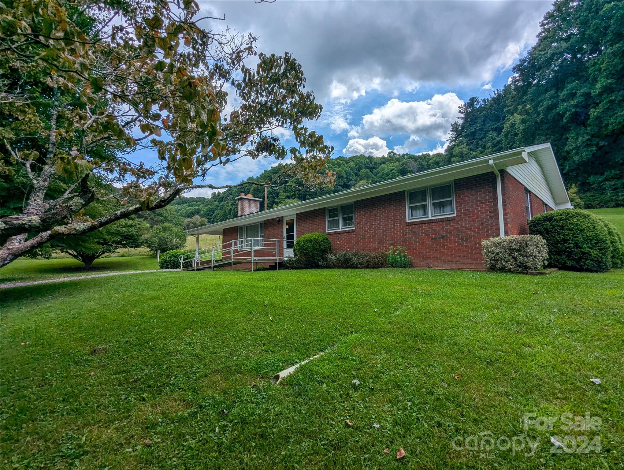 1524 Seven Mile Ridge Road Burnsville NC 28714