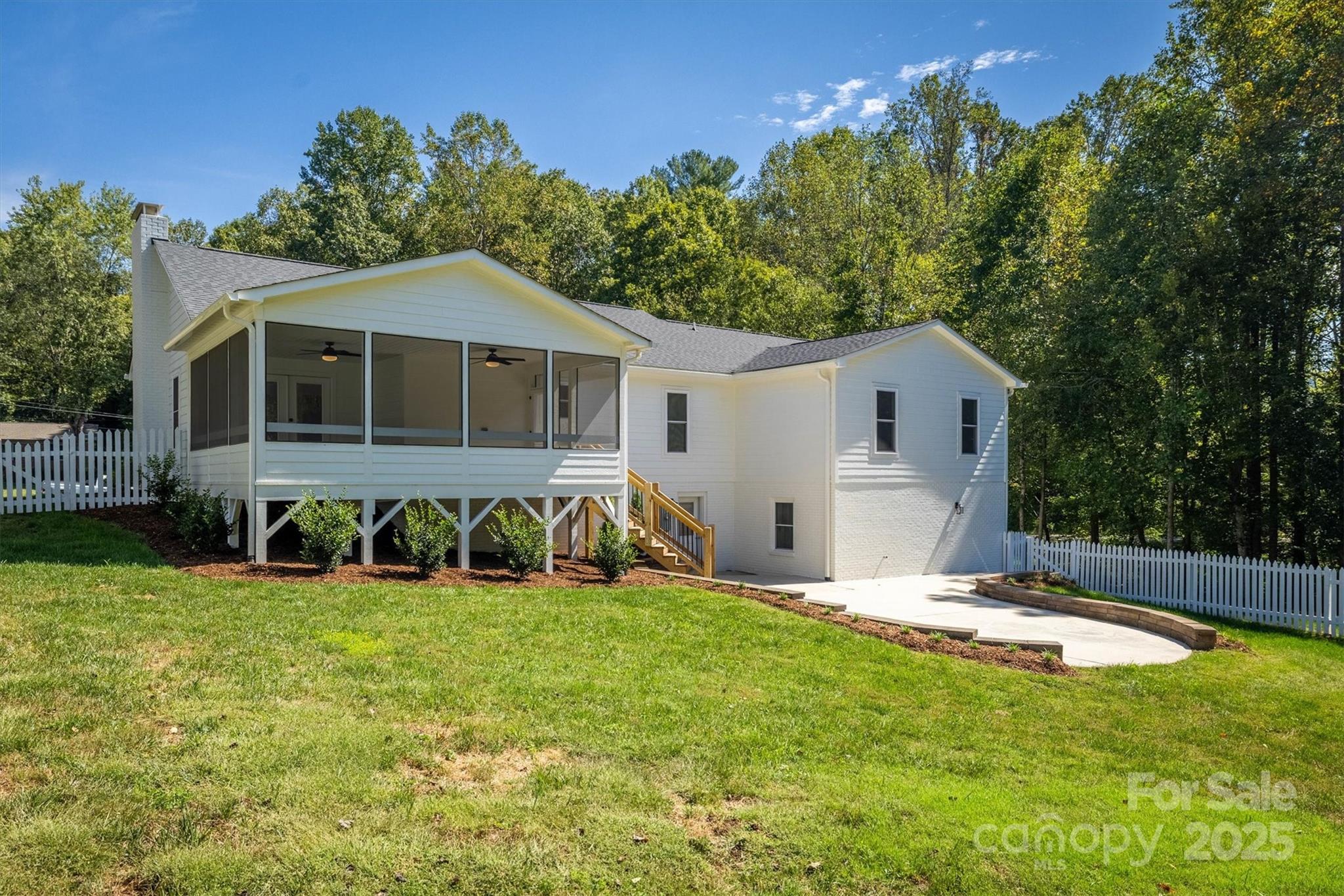 2912 Woodstream Drive Valdese NC 28690